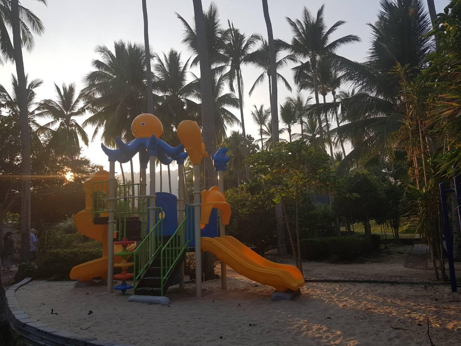 Coconut Resort 3*
